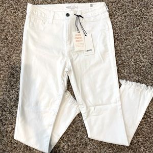 Cello white jeans size 5 comfort stretch raw hem mid rise